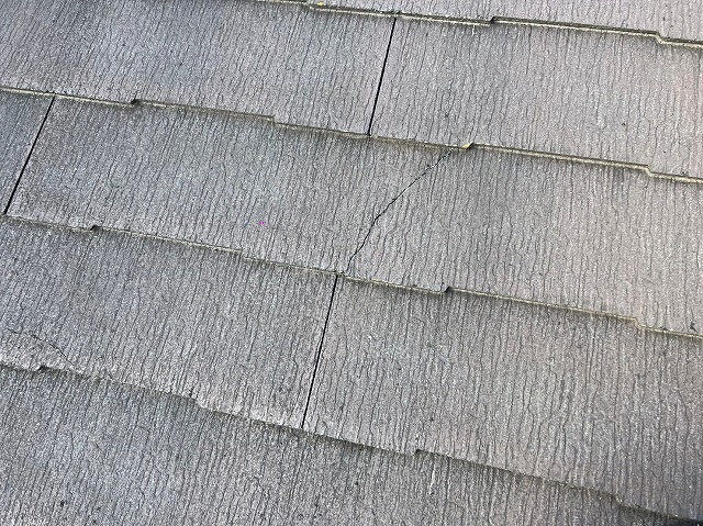 カラーベスト屋根　ひび割れ